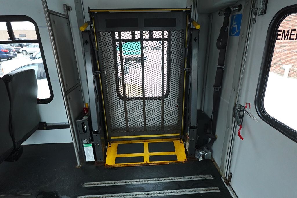 2017 Ford E-350SD Base Cutaway