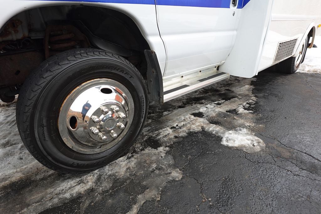 2017 Ford E-350SD Base Cutaway