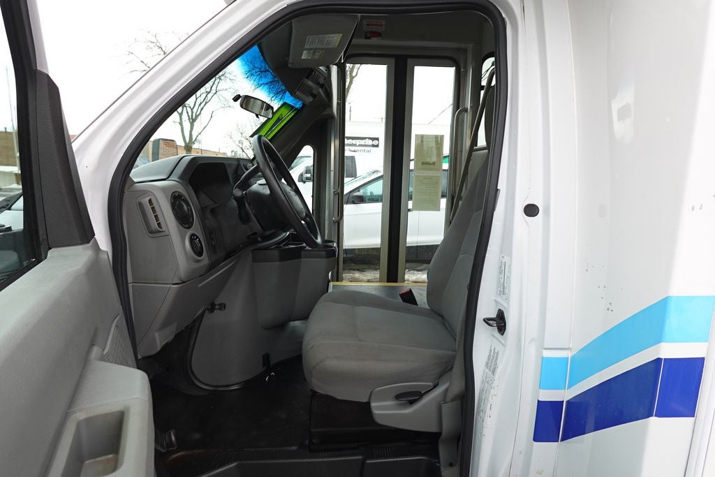 2017 Ford E-350SD Base Cutaway