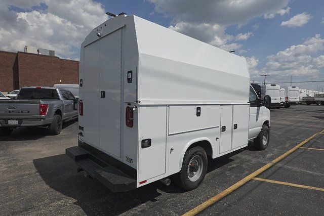 2026 Ford E-350SD Base Cutaway