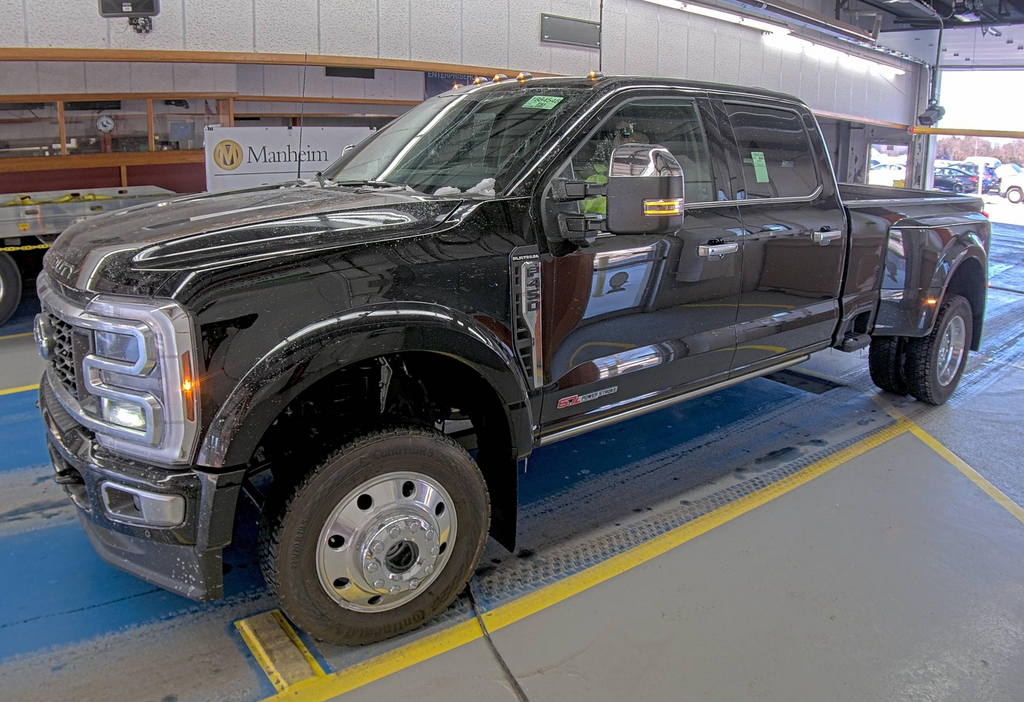 2025 Ford F-450SD Platinum