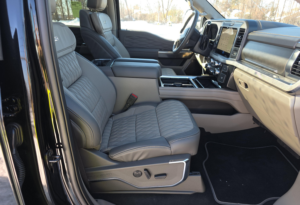 2025 Ford F-450SD Platinum