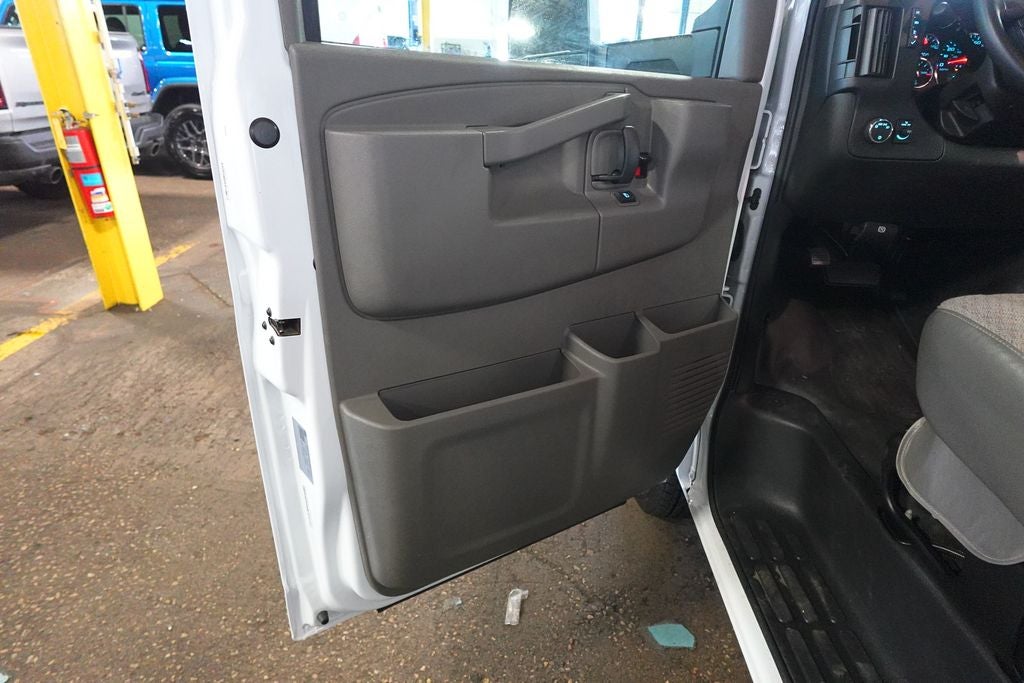 2022 Chevrolet Express 3500 Work Van Cutaway