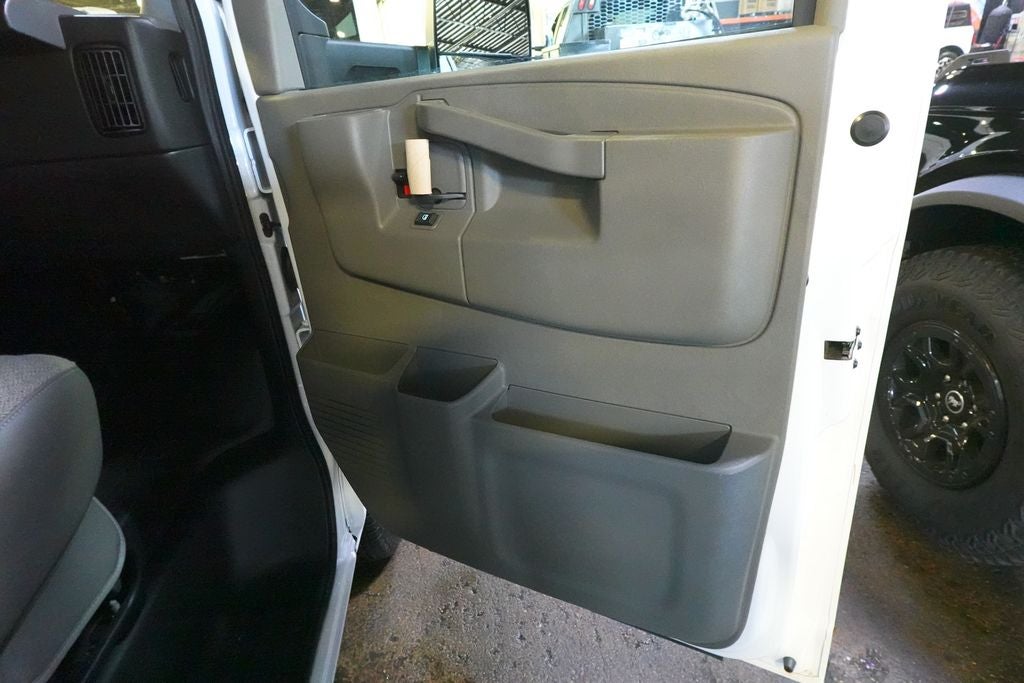2022 Chevrolet Express 3500 Work Van Cutaway