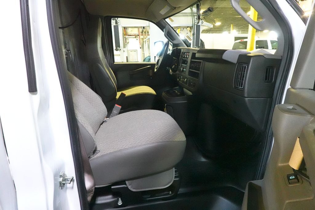 2022 Chevrolet Express 3500 Work Van Cutaway