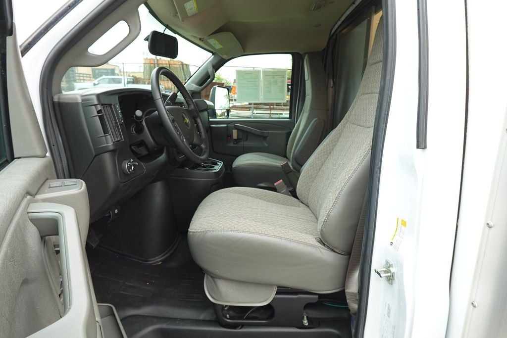 2022 Chevrolet Express 3500 Work Van Cutaway