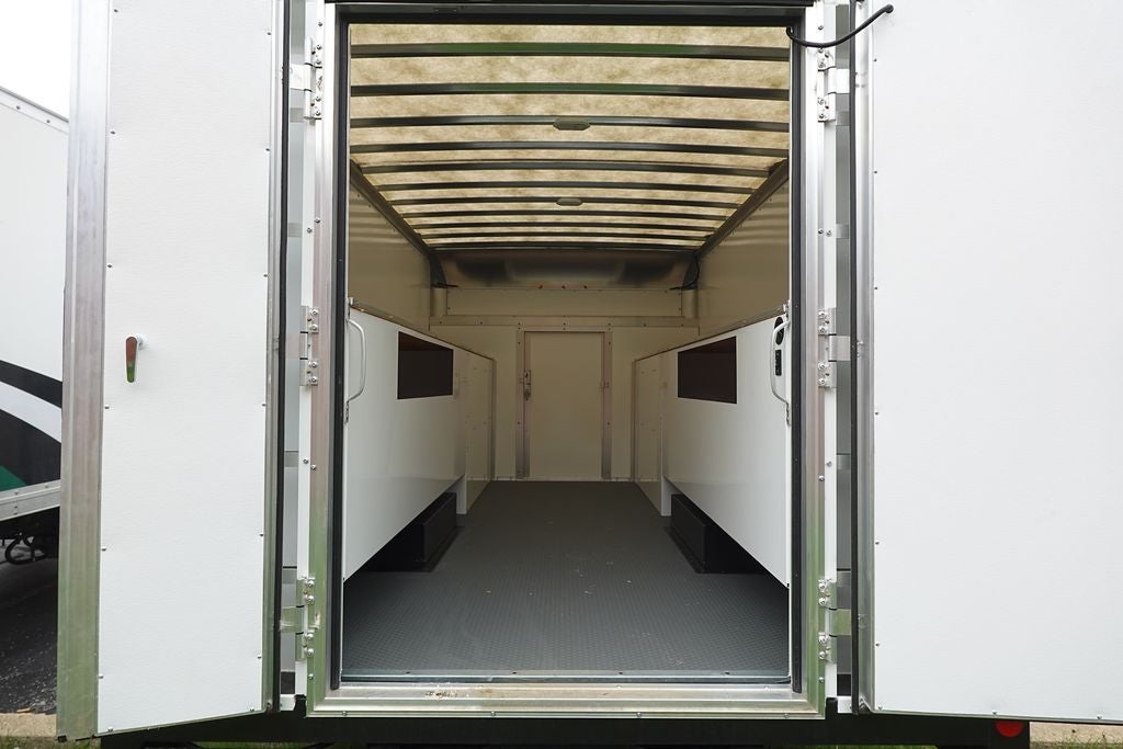 2022 Chevrolet Express 3500 Work Van Cutaway