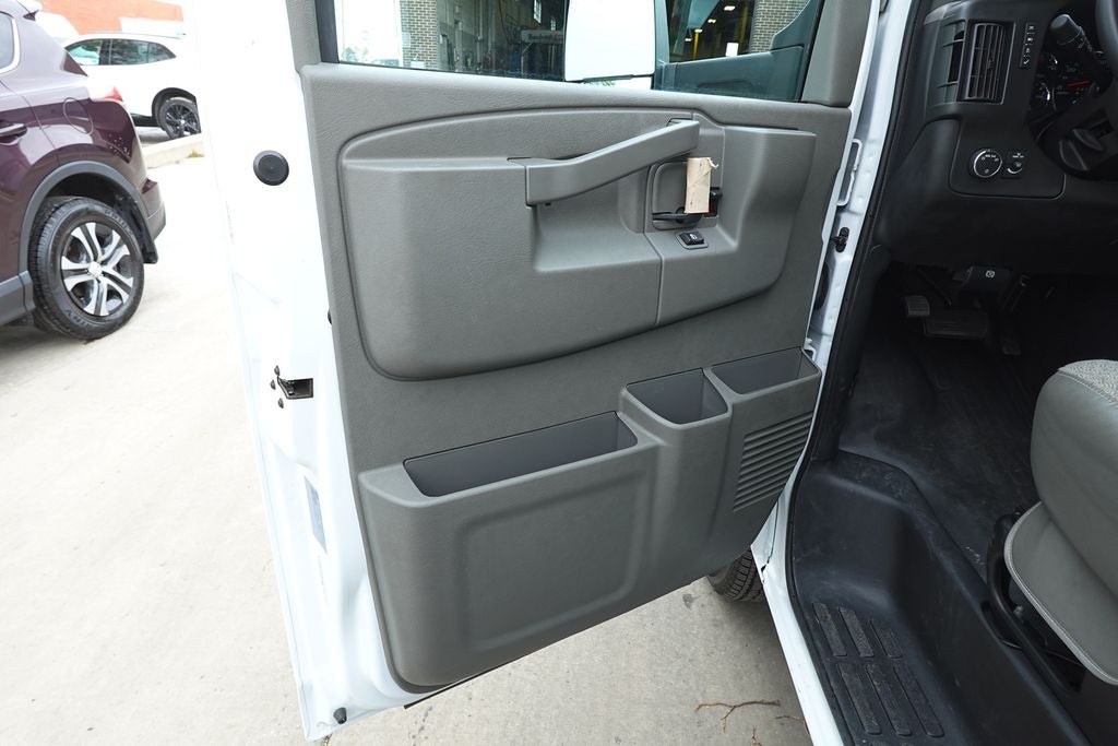 2022 Chevrolet Express 3500 Work Van Cutaway