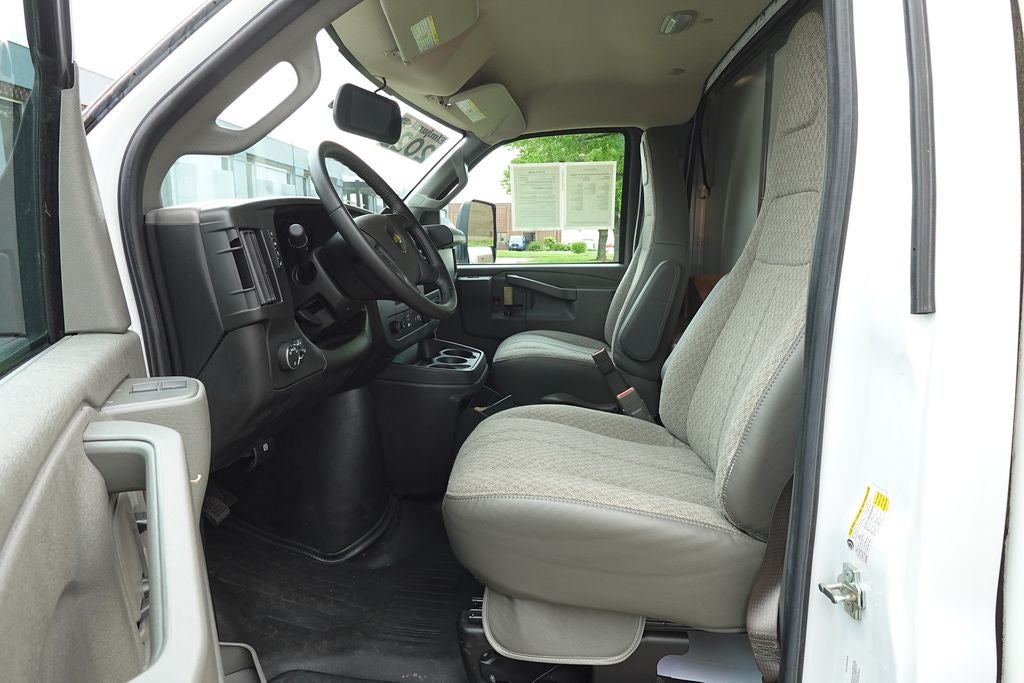 2022 Chevrolet Express 3500 Work Van Cutaway