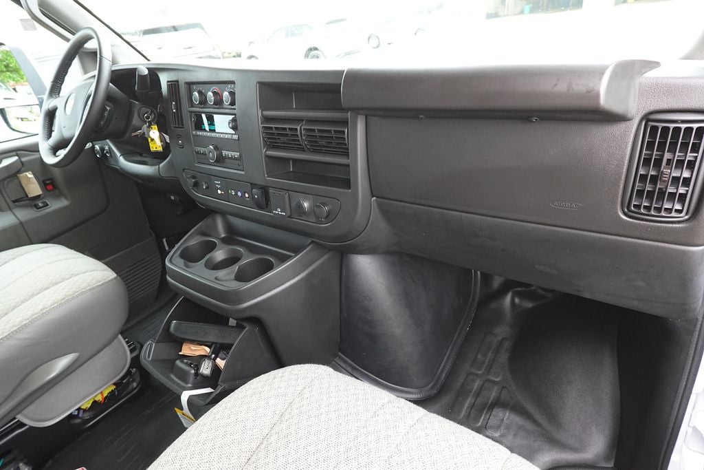 2022 Chevrolet Express 3500 Work Van Cutaway