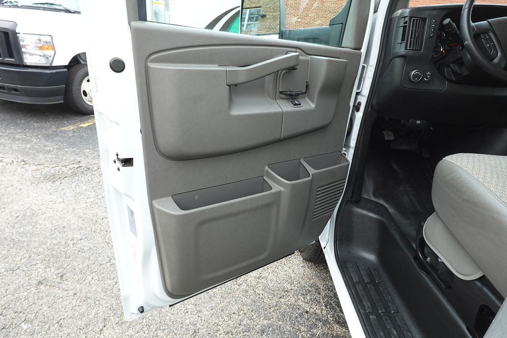 2022 Chevrolet Express 3500 Work Van Cutaway